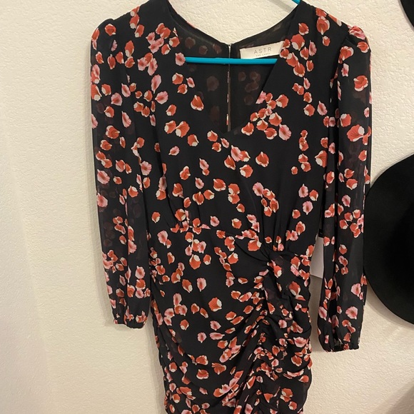 ASTR the Label shirred long sleeve mini dress - Picture 3 of 8